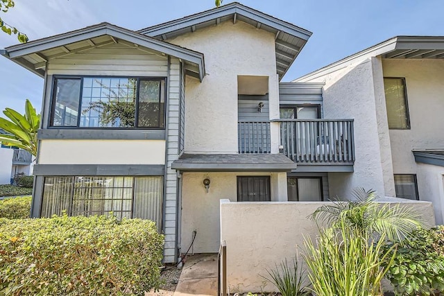 view of front of property with a balcony