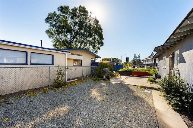 view of yard featuring a patio area