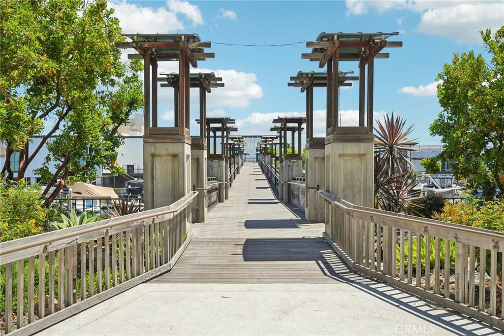 7228 Marina Pacifica Dr S, Long Beach, CA 90803 - view of community