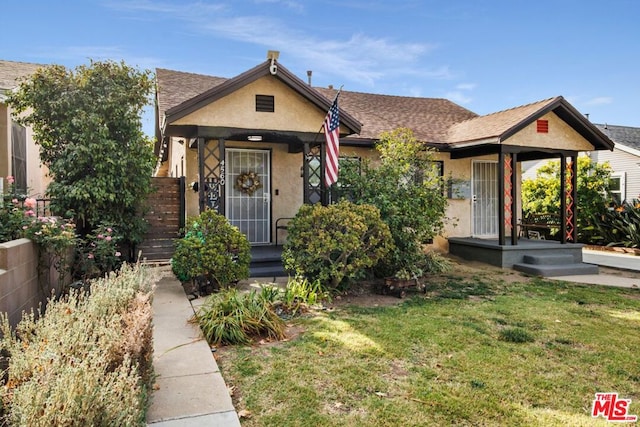 view of front of property featuring a porch and a front lawn