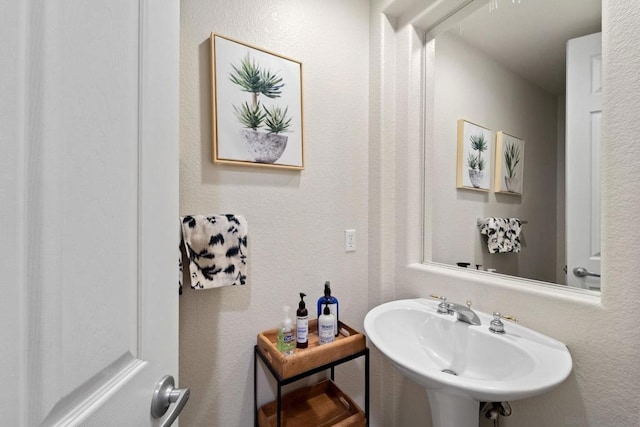 bathroom featuring sink