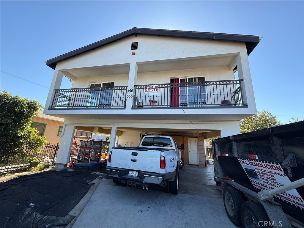 view of front of property