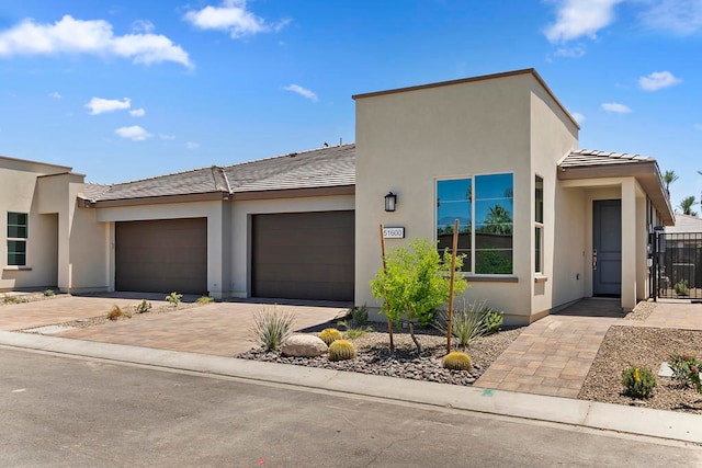 view of front facade with a garage