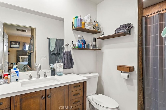full bath featuring visible vents, curtained shower, toilet, ensuite bathroom, and vanity