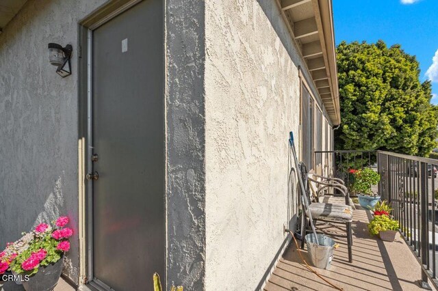 1431 Casa San Carlos Ln Unit A, Oxnard, CA 93033 - doorway to property featuring stucco siding and a balcony