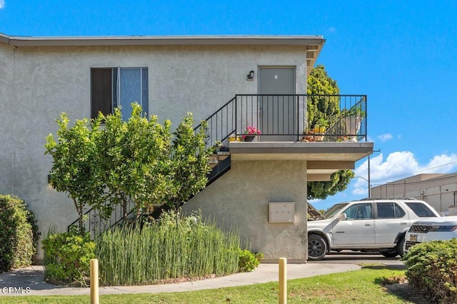 1431 Casa San Carlos Ln Unit A, Oxnard, CA 93033 - view of side of home featuring stucco siding