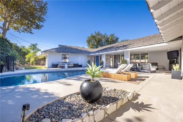 view of swimming pool featuring an outdoor hangout area and a patio area