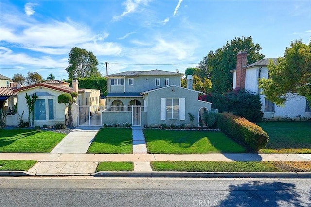 view of front of house featuring a front lawn