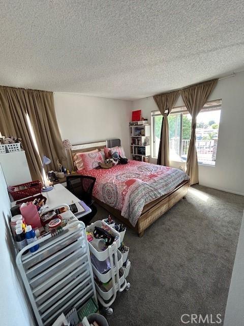 bedroom with carpet flooring and a textured ceiling