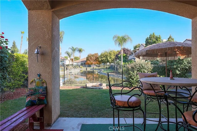 view of yard featuring a water view