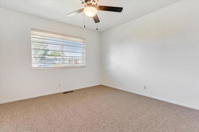 unfurnished room featuring ceiling fan and carpet