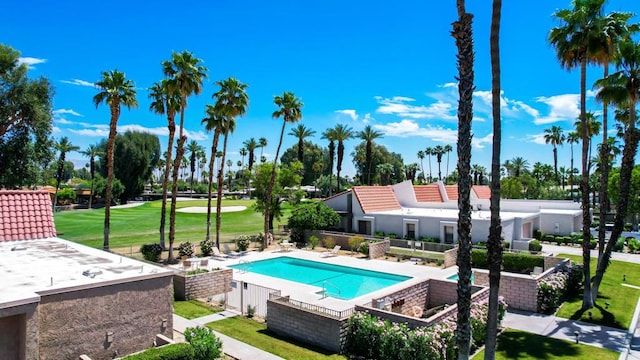 view of swimming pool