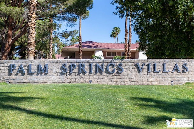 community sign with a yard