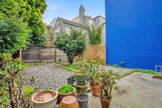 view of yard featuring a patio