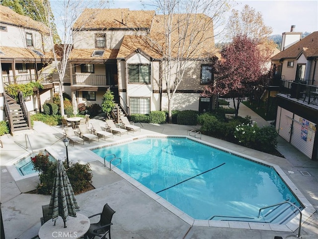 view of swimming pool featuring a patio