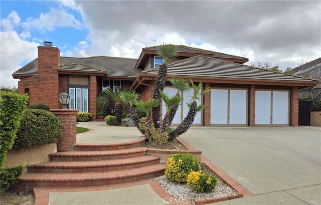 view of front of house with a garage