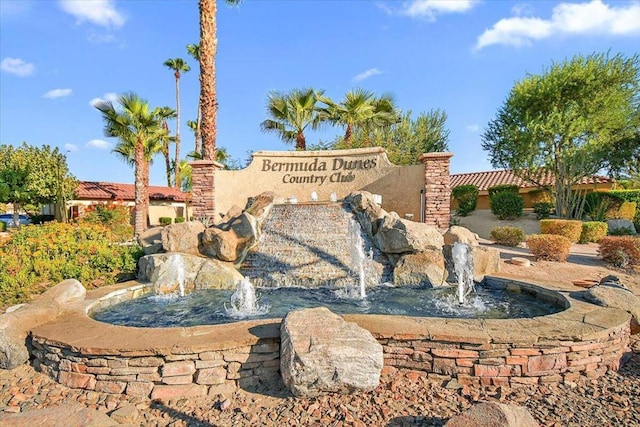 view of community / neighborhood sign