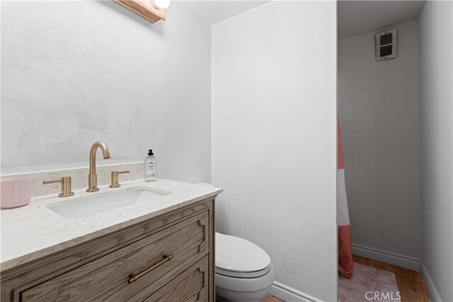 467 Cimarron Ln, Lake Arrowhead, CA 92352 - bathroom with vanity, toilet, wood finished floors, and baseboards