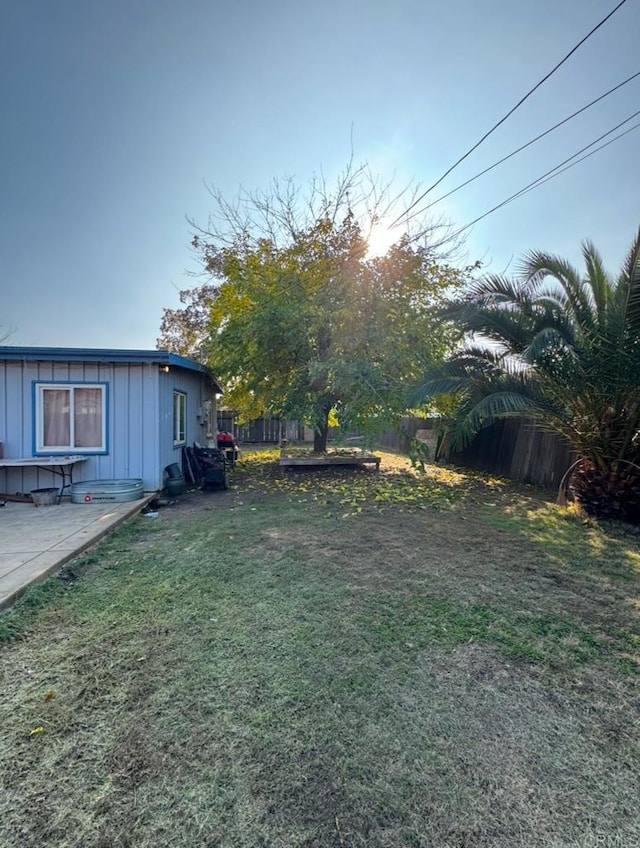 view of yard featuring a patio area