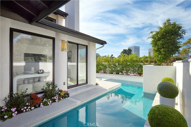 1 Rue Du Parc, Newport Beach, CA 92660 - view of outdoor pool