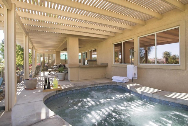 view of swimming pool featuring a pergola, a jacuzzi, and a patio