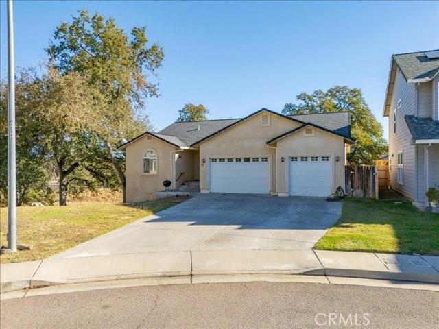 view of front of property featuring a garage and a front lawn