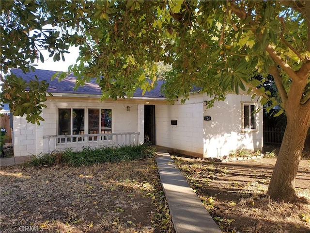 view of front of house with covered porch