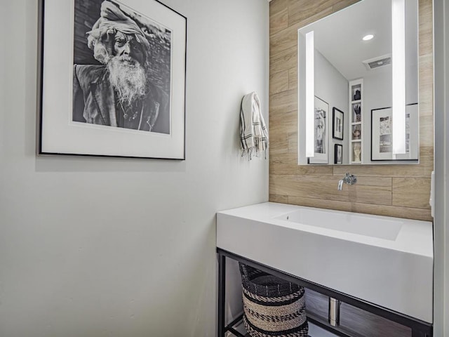 bathroom featuring sink