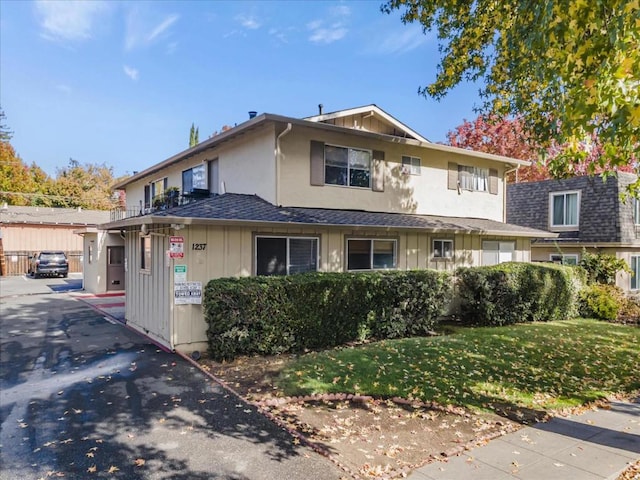 view of front of home with a front yard