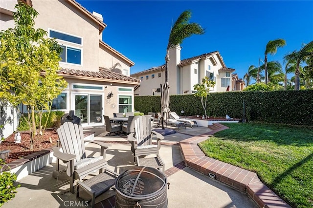 view of patio featuring an outdoor fire pit