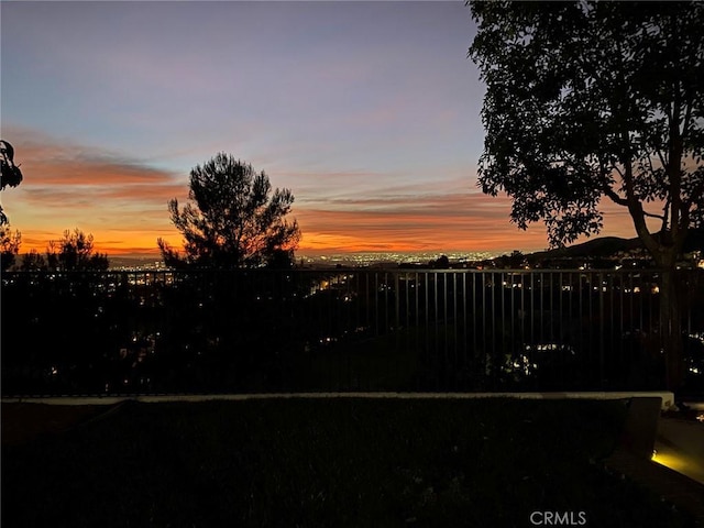 view of yard at dusk