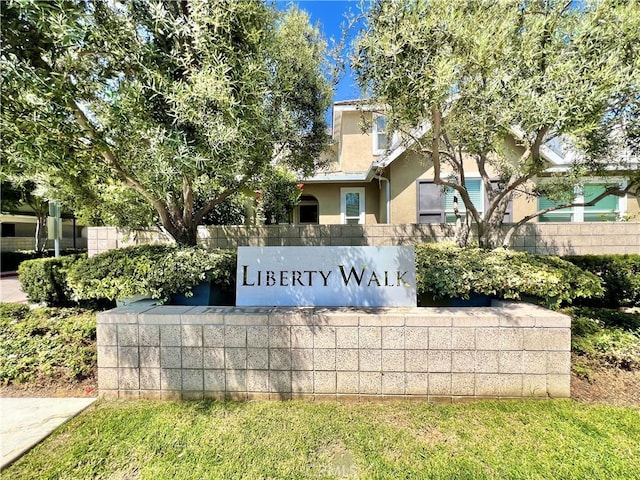 view of community / neighborhood sign