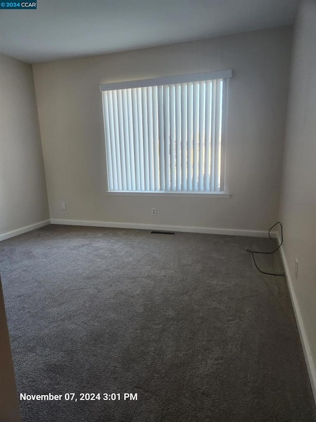 view of carpeted spare room