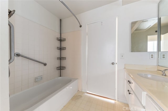 bathroom with vanity and tiled shower / bath