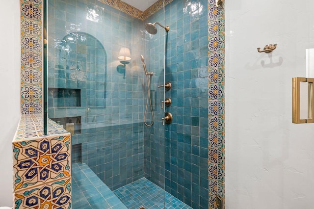 bathroom featuring tiled shower