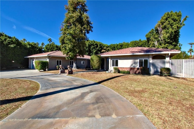 ranch-style home featuring a front yard