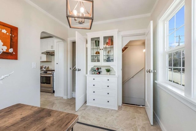 interior space with crown molding and an inviting chandelier