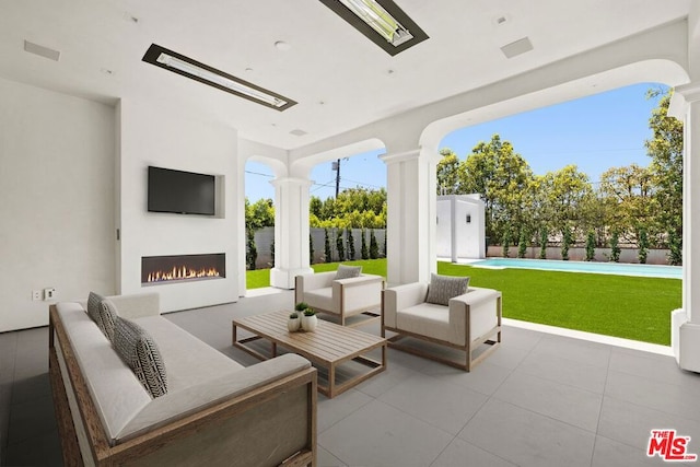 view of patio / terrace featuring an outdoor living space with a fireplace