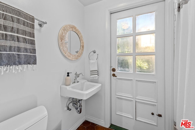 bathroom featuring toilet and sink