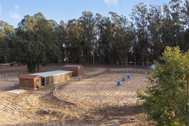 view of yard featuring a rural view