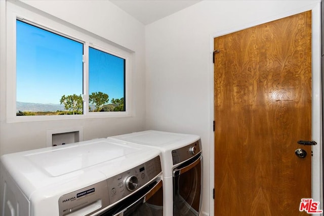 laundry room featuring independent washer and dryer