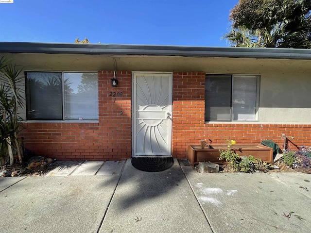 property entrance featuring a patio area