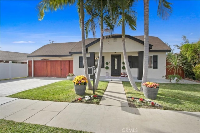 view of front of home featuring covered porch and a front lawn