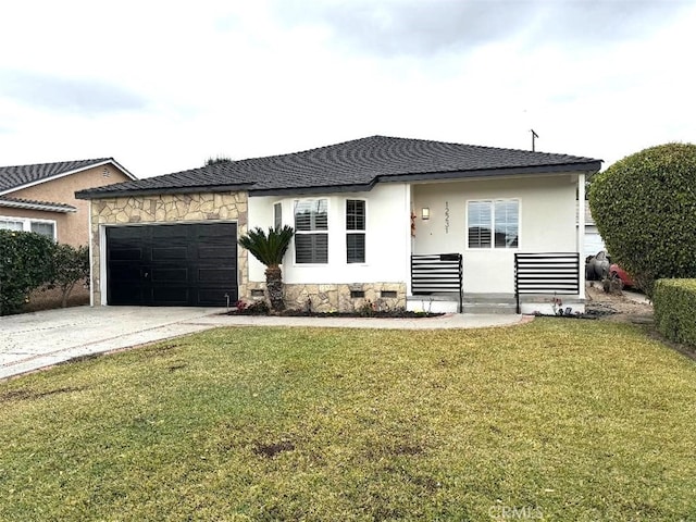 view of front facade featuring a garage and a front lawn