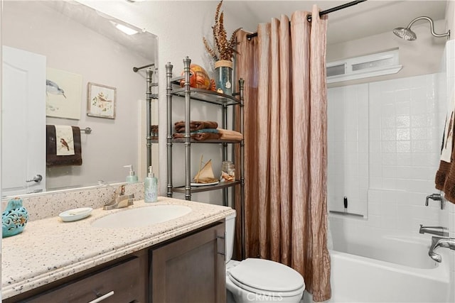 full bathroom with toilet, vanity, and shower / bath combo