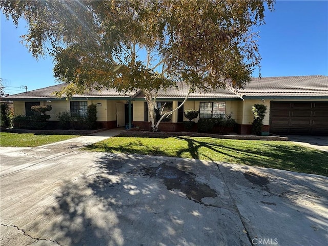 single story home featuring a front yard and a garage