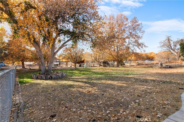 view of yard featuring a rural view