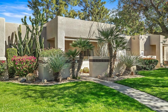 view of front of property with a front lawn