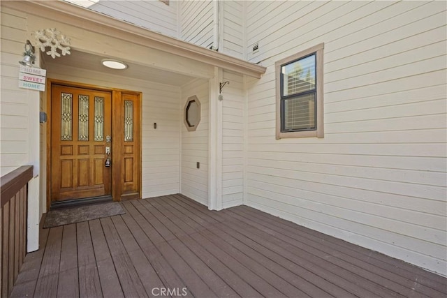 doorway to property with covered porch