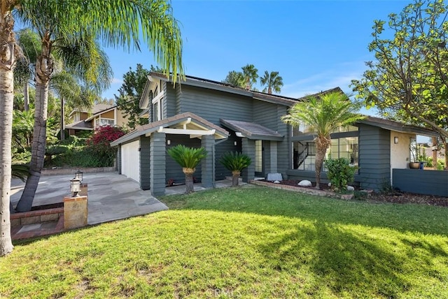 view of front facade featuring a garage and a front yard